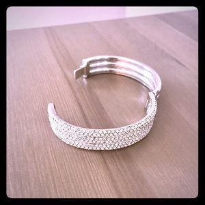 Costume jewelry bracelet